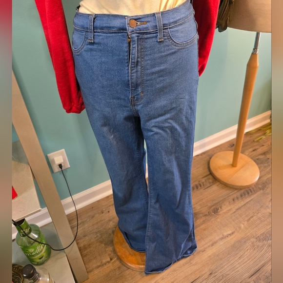 Sleek and Chic Vibrant M.I.U Flared Blue Jeans - Picture 3 of 9